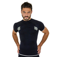 PLAYERA CON MANGA CORTA, CON COMPRESION MEDIA Y TECNOLOGIA FIBRAS INTELIGENTES PL-1-00170