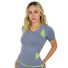 PLAYERA TECNICA DE MANGA CORTA CON CUELLO V, COMPRESION MEDIA Y FIBRAS INTELIGENTES PL-2-00043
