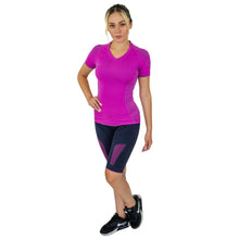 PLAYERA TECNICA DE MANGA CORTA CON CUELLO V, ALTA COMPRESION Y FIBRAS INTELIGENTES PL-2-00017