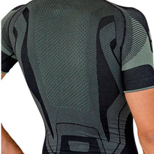 PLAYERA TECNICA CON MANGA CORTA, COMPRESION MEDIA Y TECNOLOGIA FIBRAS INTELIGENTES PL-1-00049