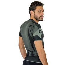 PLAYERA TECNICA CON MANGA CORTA, COMPRESION MEDIA Y TECNOLOGIA FIBRAS INTELIGENTES PL-1-00049