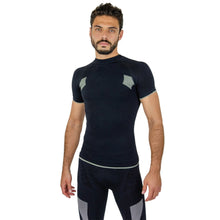 PLAYERA CON MANGA CORTA, COMPRESION MEDIA Y TECNOLOGIA FIBRAS INTELIGENTES PL-1-00069