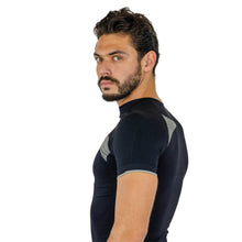 PLAYERA CON MANGA CORTA, COMPRESION MEDIA Y TECNOLOGIA FIBRAS INTELIGENTES PL-1-00069