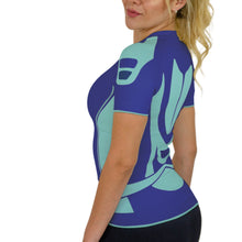 PLAYERA TECNICA DE MANGA CORTA CON CUELLO V, ALTA COMPRESION Y FIBRAS INTELIGENTES PL-2-00017