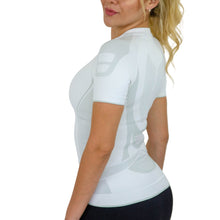 PLAYERA TECNICA DE MANGA CORTA CON CUELLO V, ALTA COMPRESION Y FIBRAS INTELIGENTES PL-2-00017