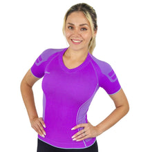 PLAYERA TECNICA DE MANGA CORTA CON CUELLO V, ALTA COMPRESION Y FIBRAS INTELIGENTES PL-2-00017
