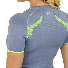 PLAYERA TECNICA DE MANGA CORTA CON CUELLO V, COMPRESION MEDIA Y FIBRAS INTELIGENTES PL-2-00043