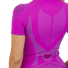 PLAYERA TECNICA DE MANGA CORTA CON CUELLO V, ALTA COMPRESION Y FIBRAS INTELIGENTES PL-2-00017