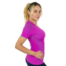 PLAYERA TECNICA DE MANGA CORTA CON CUELLO V, ALTA COMPRESION Y FIBRAS INTELIGENTES PL-2-00017